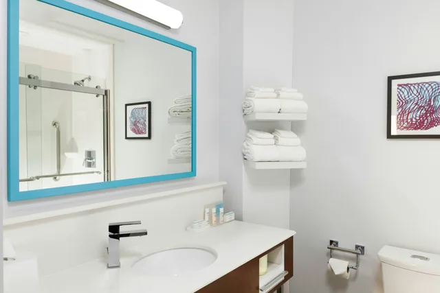 غرفة بسرير كينج، Hampton Inn By Hilton Concord/Bow 2/2