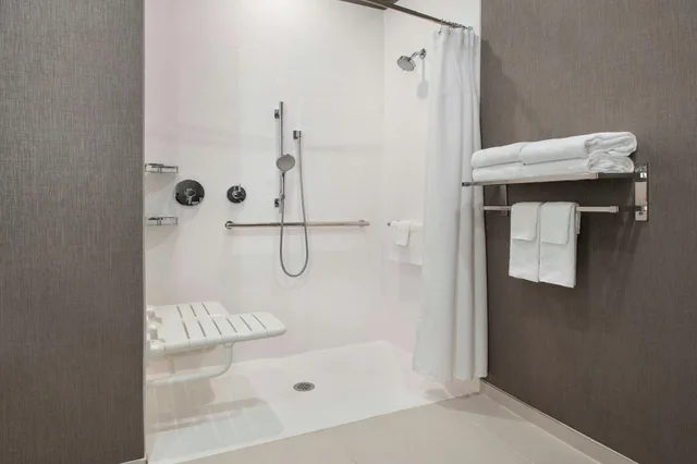 جناح لذوي الإعاقة، Springhill Suites Danbury 3/4