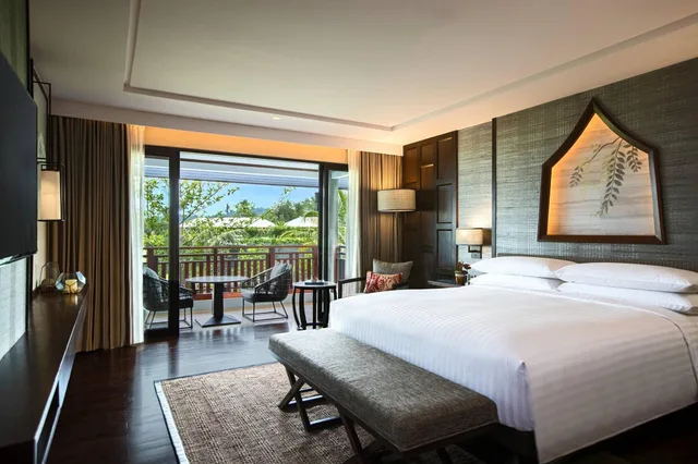 غرفة بسرير مزدوج بإطلالة على المسبح، PHUKET MARRIOTT RESORT & SPA, NAI YANG BEACH 1/3