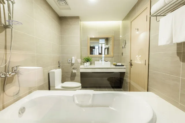 غرفة عائلية ثلاثية بسرير كينج وسرير فردي، Muong Thanh Luxury Khanh Hoa Hotel 7/9