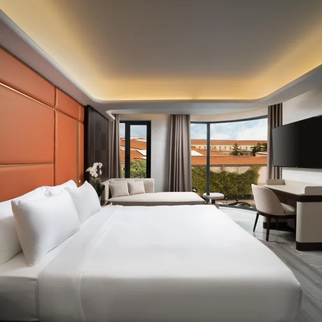 جناح جونيور، Bentley Hotel Bosphorus 2/7