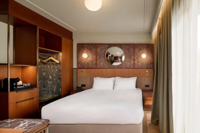 غرفة بسرير كينج لذوي الإعاقة، Skald Hotel Akureyri, Curio Collection by Hilton 3/7