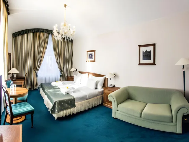 غرفة ديلوكس بسرير كوين بإطلالة على المدينة مع أريكة، Hotel Dvorak 2/2