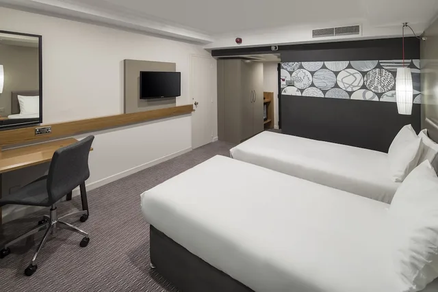 غرفة بريميوم بسريرين منفصلين، Crowne Plaza Nottingham 6/8