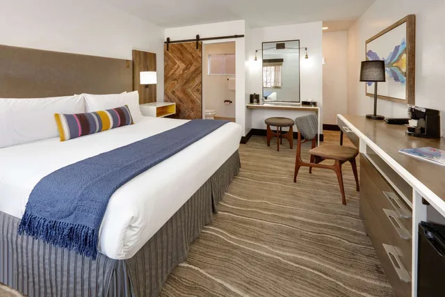 غرفة بسرير كينج بإطلالة بحوض استحمام لذوي الإعاقة، Hotel Becket, BW Signature Collection 2/3