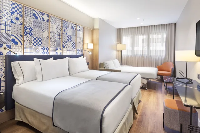 Room, Double Bed, Sofa, Eurostars Guadalquivir 1/3
