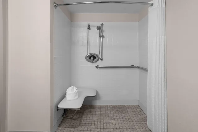 غرفة بسرير كينج لذوي الإعاقة، Days Hotel by Wyndham Toms River Jersey Shore 6/7