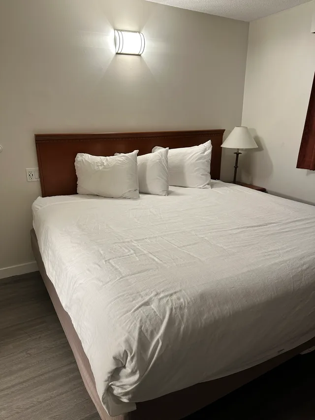 غرفة بسرير كوين، Travelodge by Wyndham Langley 5/9