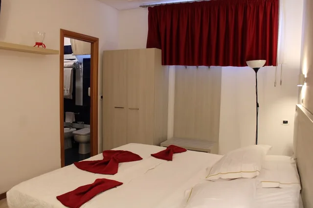 Standard, Double or Twin Bed, Artemisia Palace 2/3
