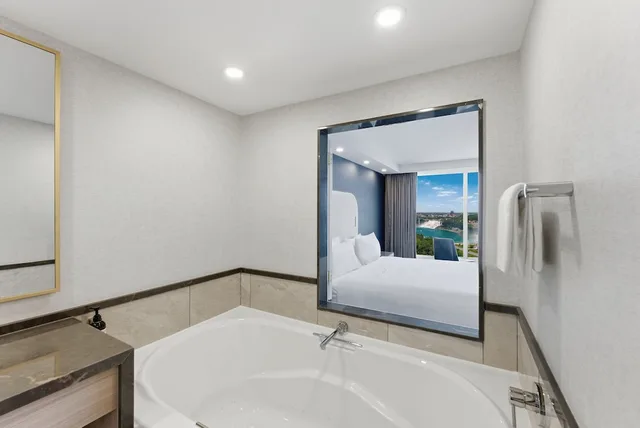 Regency, Premium, Suite, 4 King Beds, Falls View, 2 Bathrooms, High Floor, Embassy Suites By Hilton Niagara Falls Fallsview 2/3