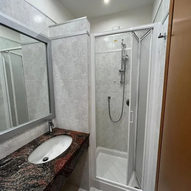 غرفة رباعية، Hotel Alinari 6/8