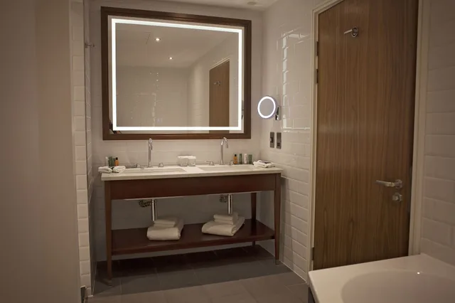 Junior Suite, King Bed, Plunge View، Hilton Southampton - Utilita Bowl 3/4