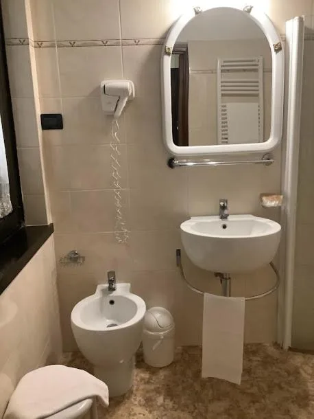 غرفة مفردة بحمام خاص، Hotel Savona 1/5