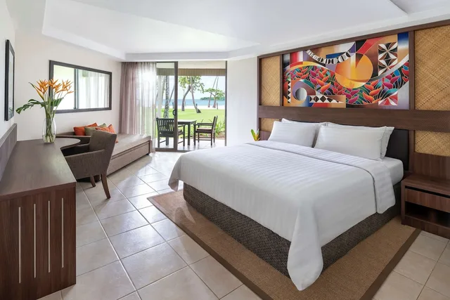 Room, King Bed, Sofa, Terrace, Yanuca Lagoon Wing، Shangri-La Yanuca Island 2/6