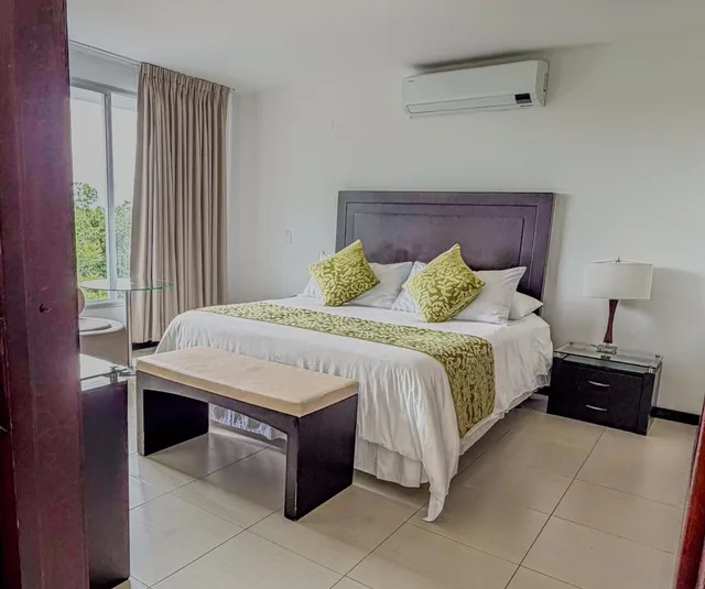 جناح بسرير كوين بجاكوزي، Hotel Anaconda 1/10