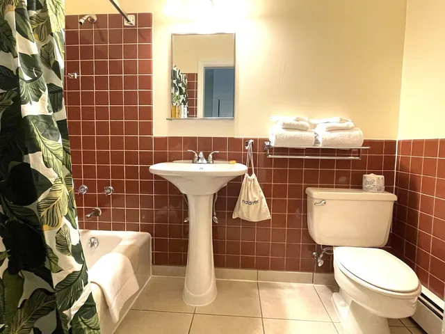 Room, King Bed, Toll Road Inn 4/6