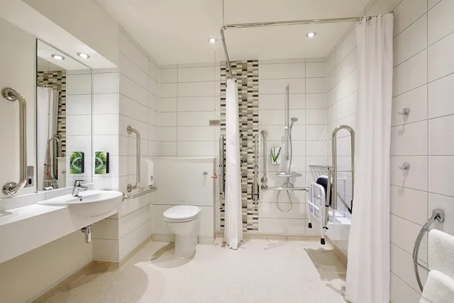 غرفة قياسية بسرير مزدوج لذوي الإعاقة، Premier Inn Oldham (Broadway) 2/2