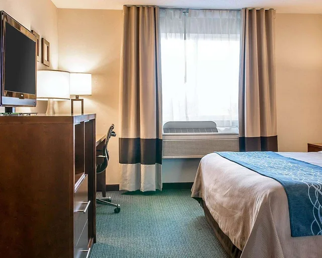 غرفة بسرير كينج، Bluffton Inn & Suites 2/3