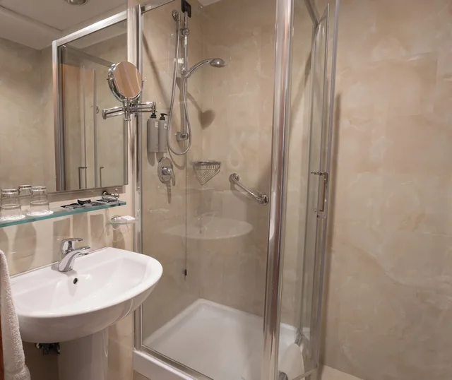 غرفة كلاسيكية مفردة بسرير كينج، GRAND HOTEL TIBERIO 8/10