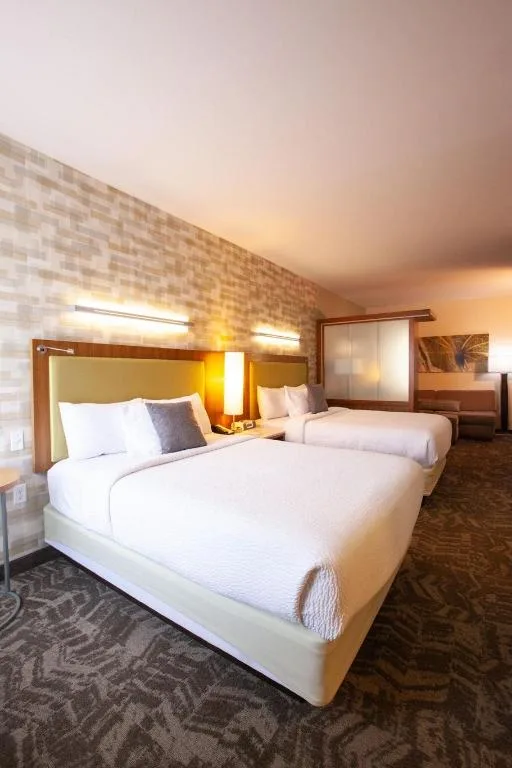 جناح بسريرين كوين مع أريكة، Springhill Suites By Marriott Wenatchee 1/1