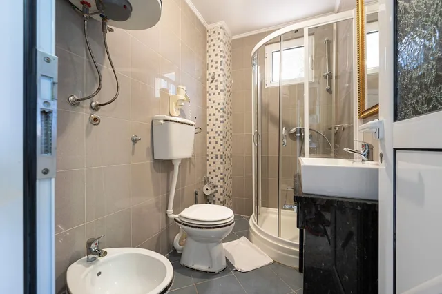 استوديو بسريرين منفصلين بإطلالة على الحديقة، Hotel Adrovic 4/4
