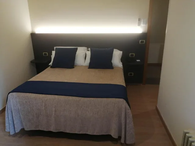 غرفة مفردة، Hotel Roma 1/3