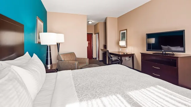 غرفة قياسية بسرير كينج، Best Western Plus Hiawatha Hotel 9/10