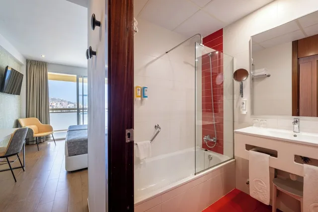 Superior, Twin Beds, Ocean View, Terrace, Climia Benidorm Plaza 7/8