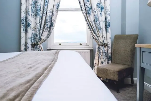 غرفة كلاسيكية بسرير مزدوج بشرفة، Causeway Hotel 3/5