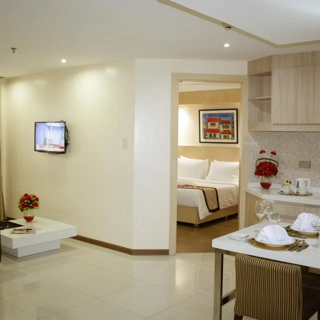2 Bedrooms, Royal, Suite, Tower Two، Golden Prince Hotel And Suites 6/8