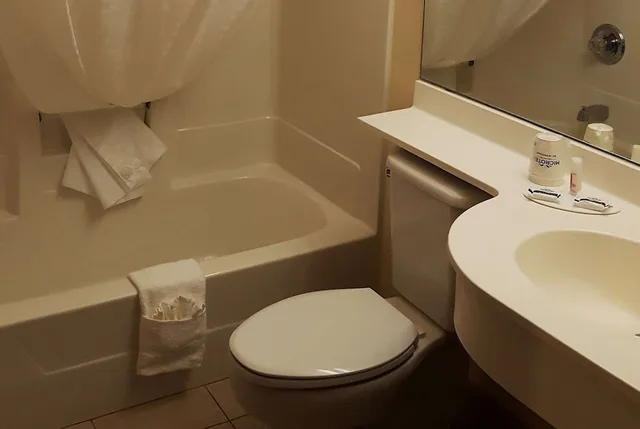 غرفة قياسية بسريرين كوين، Microtel Inn Suites Bellevue 2/2