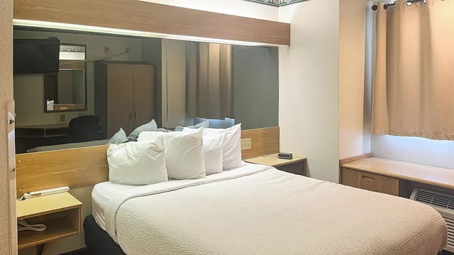 1 Queen Bed - Non-Smoking, Micfridge، Motel6 Brush CO 4/5