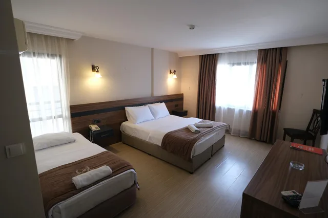 غرفة ثلاثية بثلاثة أسرّة، Üstün Otel Alsancak 3/4