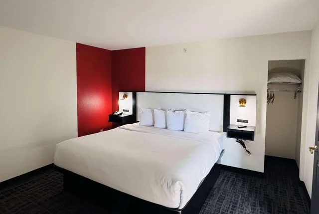 Suite, Ramada by Wyndham Sparta/At Speedway 1/1