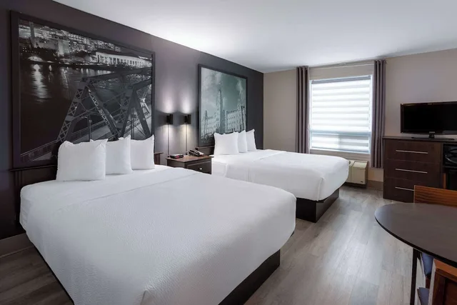 Suite, 2 Queen Beds, Super 8 By Wyndham Quebec City 3/8
