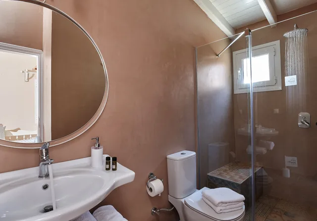 2 Bedrooms, Apartment, 1 Double and 3 Single Beds، Marni Village 4/6
