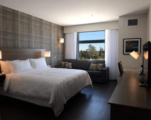 استوديو بسرير كينج، Radisson Kingswood Hotel Fredericton, NB 1/3