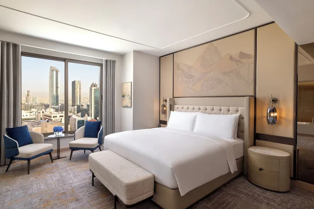 Ambassador, Club, Suite, King Bed، Signia by Hilton Amman 2/8