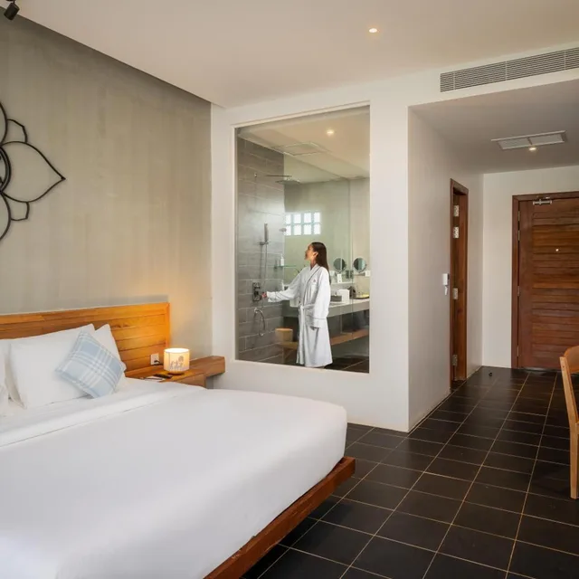 غرفة ديلوكس بسرير مزدوج بإطلالة على المسبح بشرفة، Phka Chan Hotel 2/10