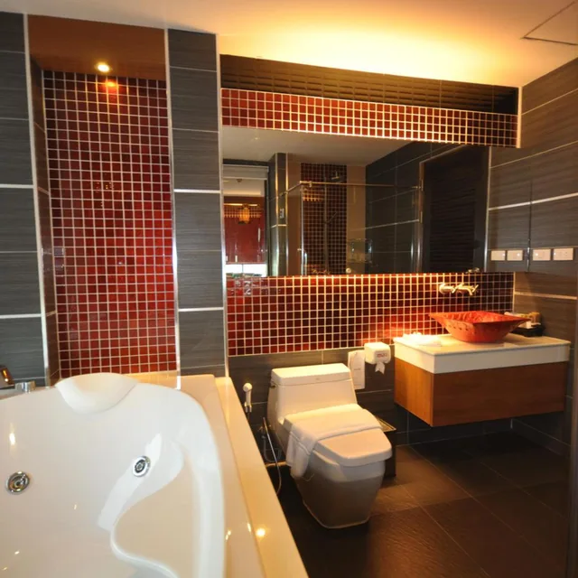 جناح بسرير كينج بجاكوزي في طابق منخفض، Chalelarn Hotel 9/10