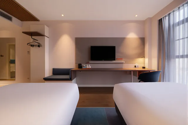 غرفة قياسية بسريرين منفصلين، Holiday Inn Express Pengzhou Downtown 2/5