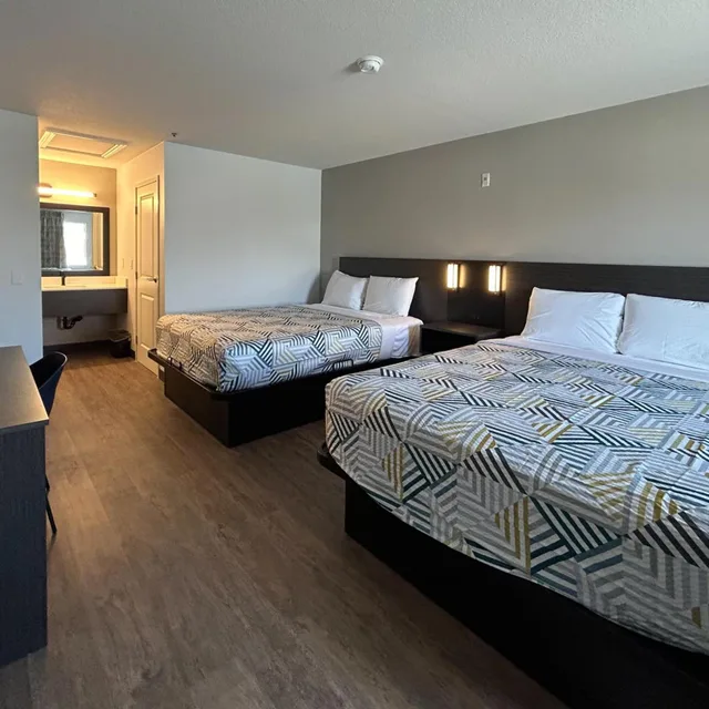 غرفة بسريرين كوين لغير المدخنين، Motel6 Lake Elsinore, CA 1/2