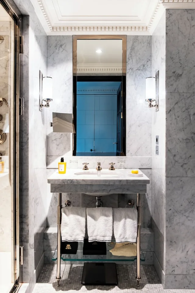 غرفة بسرير كينج بإطلالة على الحديقة، Hotel De Berri Champs-Elysees, A Luxury Collection Hotel, Paris 7/7