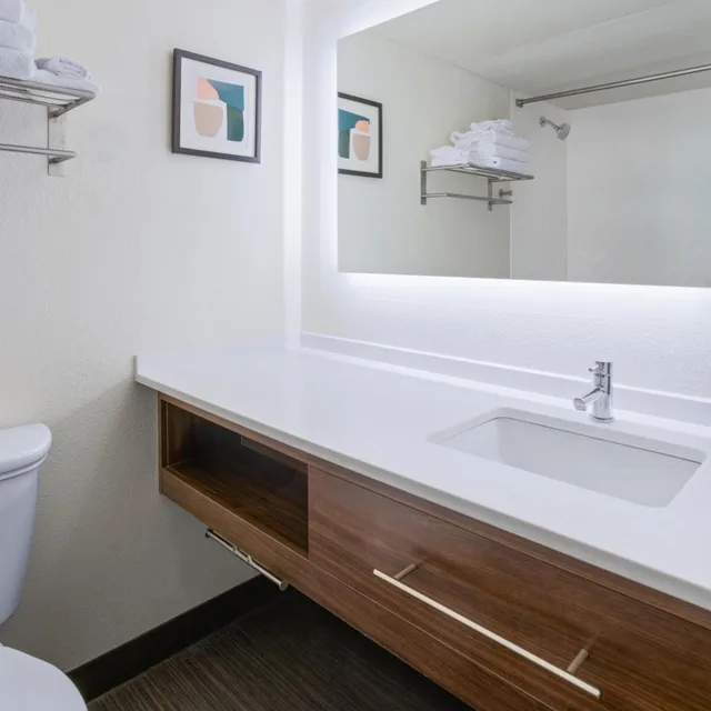 جناح بسريرين، Holiday Inn Morgantown Reading Area 7/9