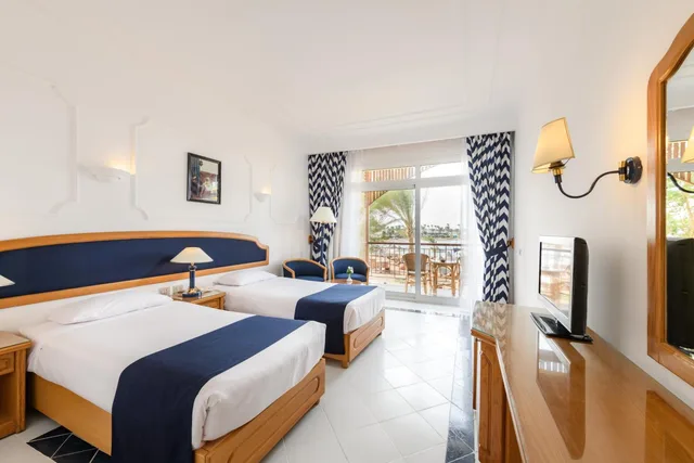 Premium Single Room Garden View, Desert Rose 3/5