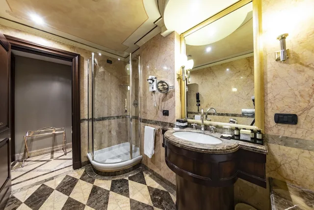 جناح جونيور عائلي بسرير كوين مع أريكة، River Chateau Hotel 4/4