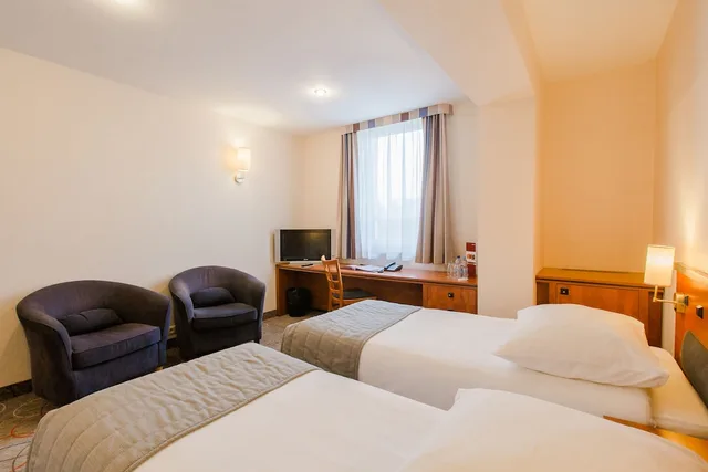 Standard, Twin Beds, Qubus Hotel Glogow 2/7