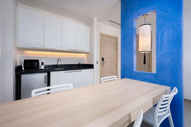 Family Suite, Queen Bed, Golf Course View, Balcony، Radisson Blu Resort, Saidia Garden 2/6