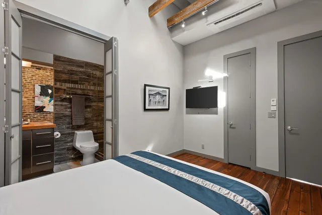 3 Bedrooms, Exclusive, Suite, 1 Queen and 2 King Beds, Pool Access، The Natchez Vacation Rentals 3/10