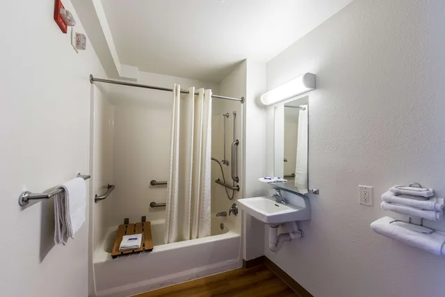 غرفة قياسية بسرير كوين، Motel6 Klamath Falls, OR 9/9